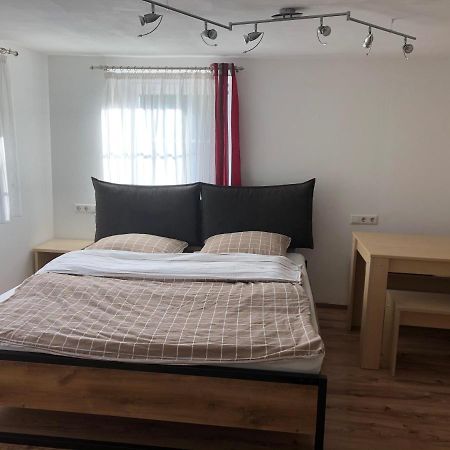 Guest Appartements Mit 2 Getrennten Schlafzimmern Fuer 4 Personen 24H Check In Aalen Exterior photo