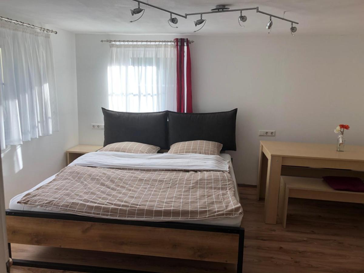 Guest Appartements Mit 2 Getrennten Schlafzimmern Fuer 4 Personen 24H Check In Aalen Exterior photo