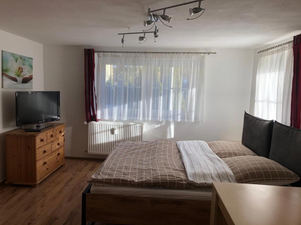 Guest Appartements Mit 2 Getrennten Schlafzimmern Fuer 4 Personen 24H Check In Aalen Exterior photo
