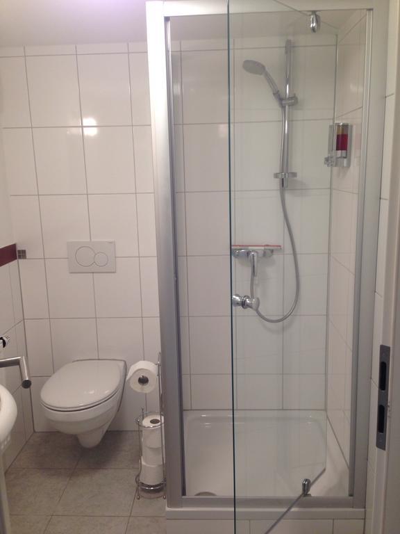 Guest Appartements Mit 2 Getrennten Schlafzimmern Fuer 4 Personen 24H Check In Aalen Exterior photo